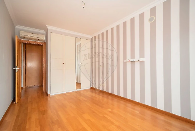 Apartamento T3 para Arrendamento em Alfragide Foto 22