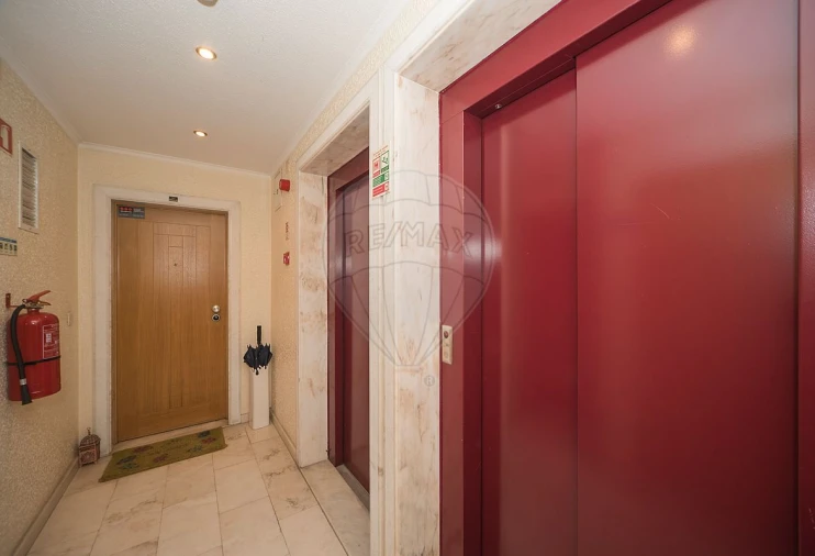 Apartamento T3 para Arrendamento em Alfragide Foto 31