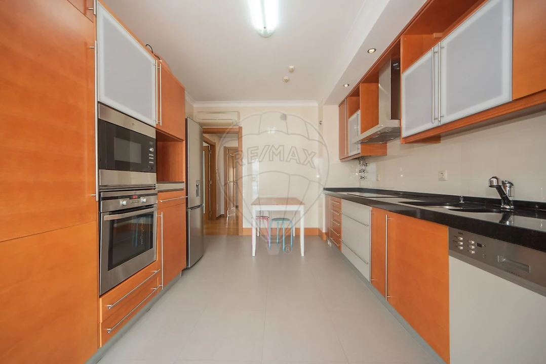 Apartamento T3 para Arrendamento em Alfragide Foto 11