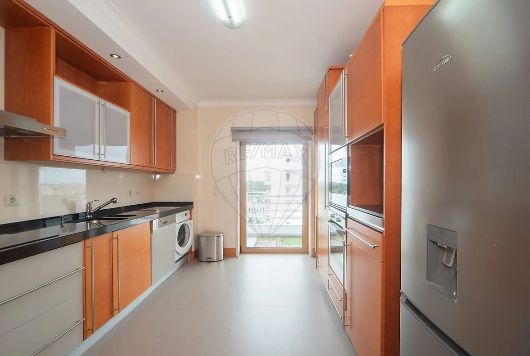 Apartamento T3 para Arrendamento em Alfragide Foto 13