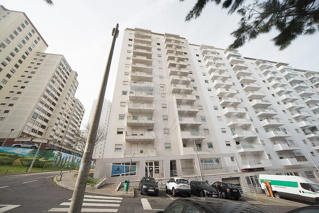 Apartamento T3 para Arrendamento em Alfragide Foto 38