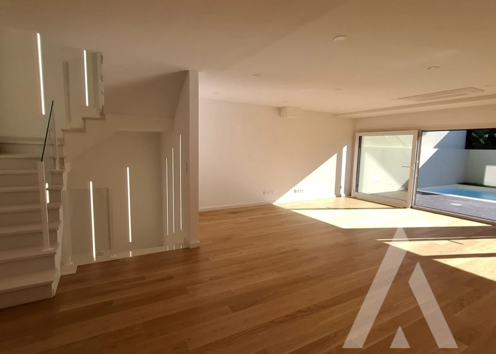 Moradia T4 para Venda em Carcavelos e Parede Foto 5