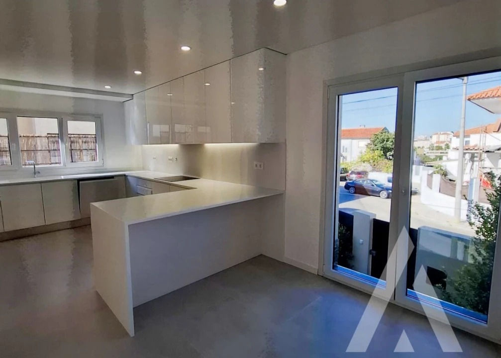 Moradia T4 para Venda em Carcavelos e Parede Foto 7