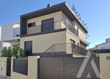 Moradia T4 para Venda em Carcavelos e Parede