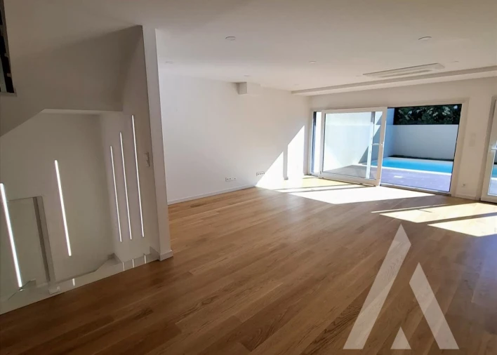 Moradia T4 para Venda em Carcavelos e Parede Foto 3