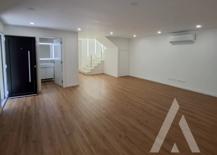 Moradia T4 para Venda em Carcavelos e Parede Foto 4