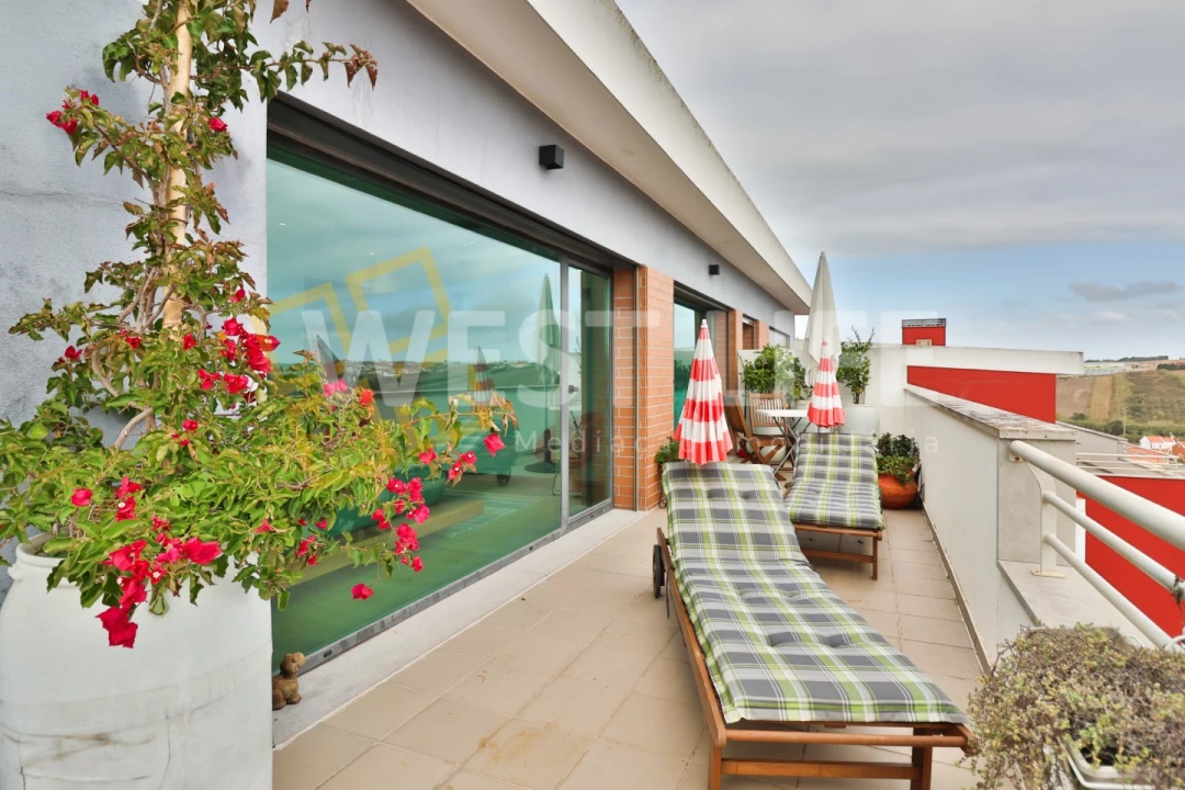 Apartamento T4 para Venda em São Pedro da Cadeira Foto 3