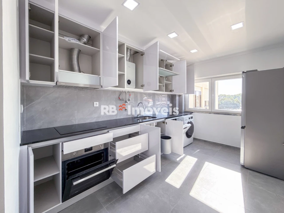 Apartamento T3 para Venda em São João Baptista e Santa Maria dos Olivais Foto 2