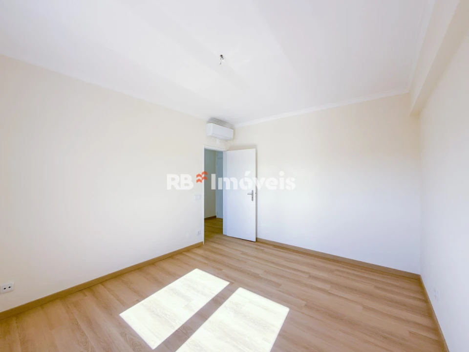 Apartamento T3 para Venda em São João Baptista e Santa Maria dos Olivais Foto 16