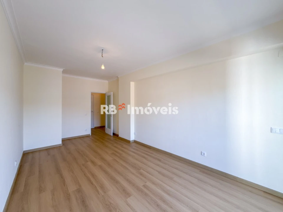 Apartamento T3 para Venda em São João Baptista e Santa Maria dos Olivais Foto 12