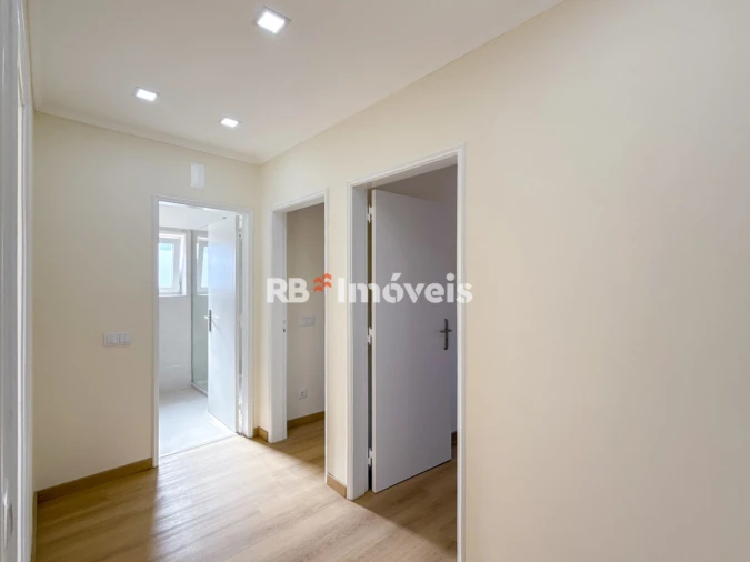 Apartamento T3 para Venda em São João Baptista e Santa Maria dos Olivais Foto 4
