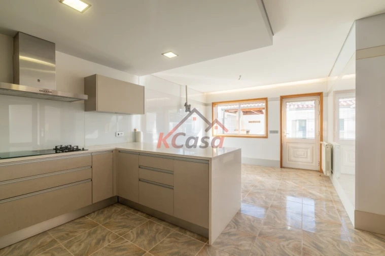 Moradia T4 para Venda em Cidade da Maia Foto 12