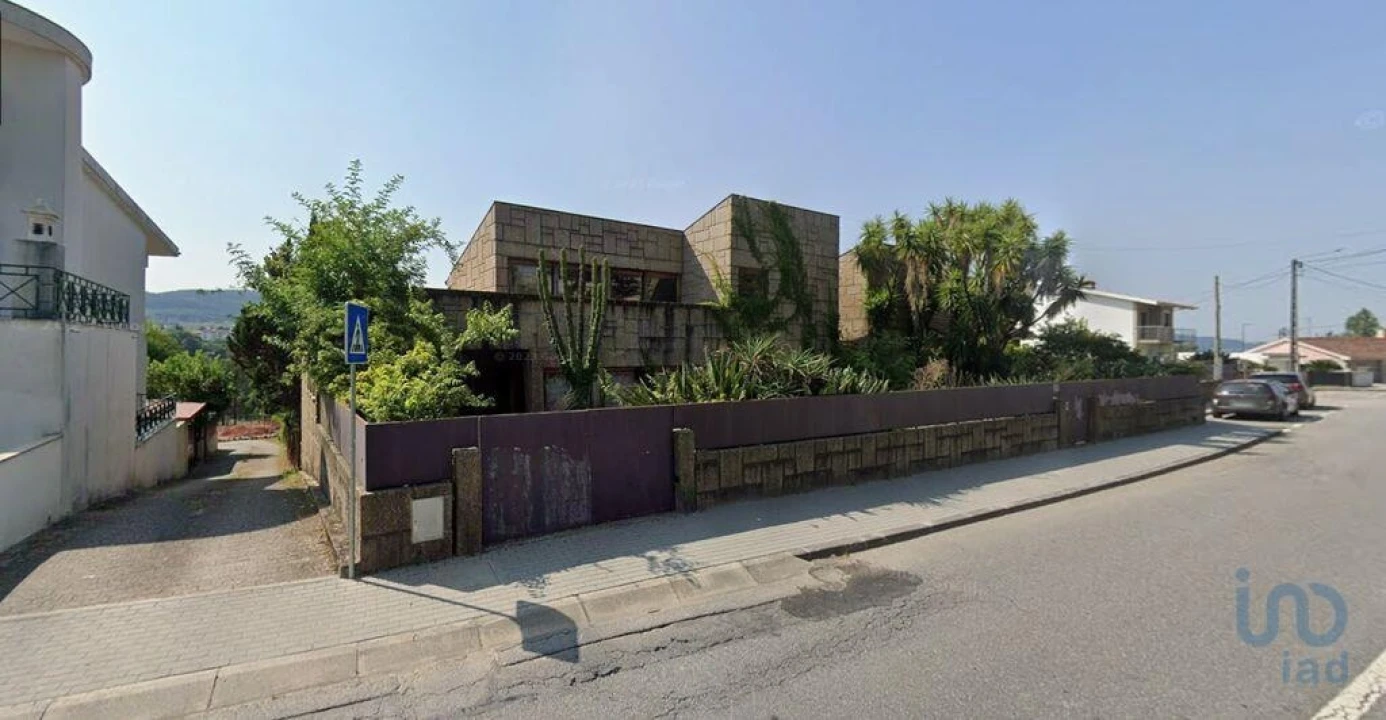 Moradia T4 para Venda em Azurem Foto 2