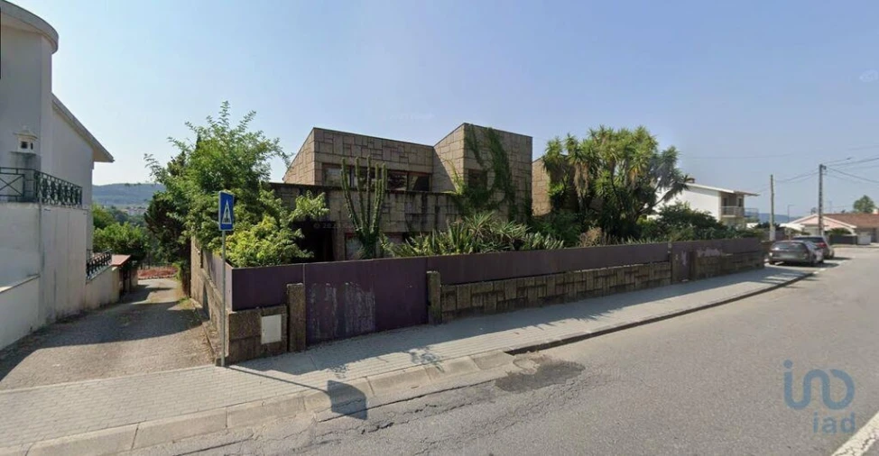 Moradia T4 para Venda em Azurem Foto 2