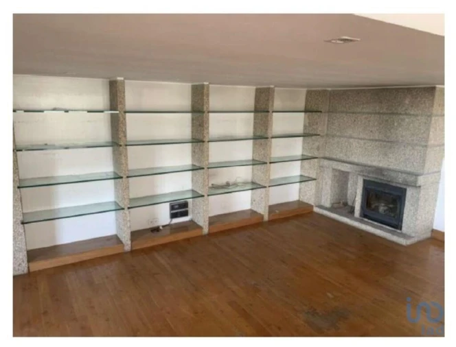 Moradia T4 para Venda em Azurem Foto 5