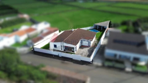Moradia T3 para Venda em Praia da Vitoria (Santa Cruz)