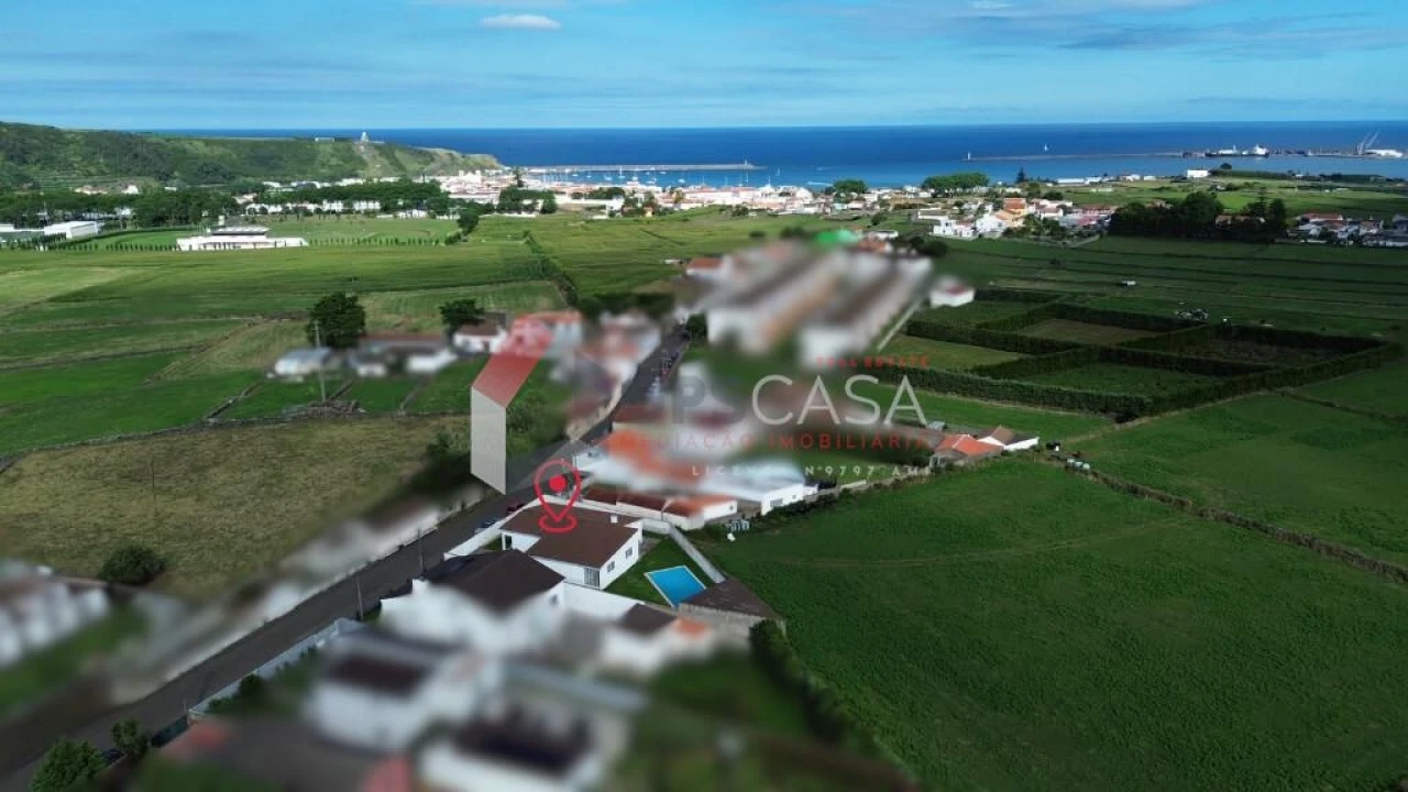 Moradia T3 para Venda em Praia da Vitoria (Santa Cruz) Foto 1