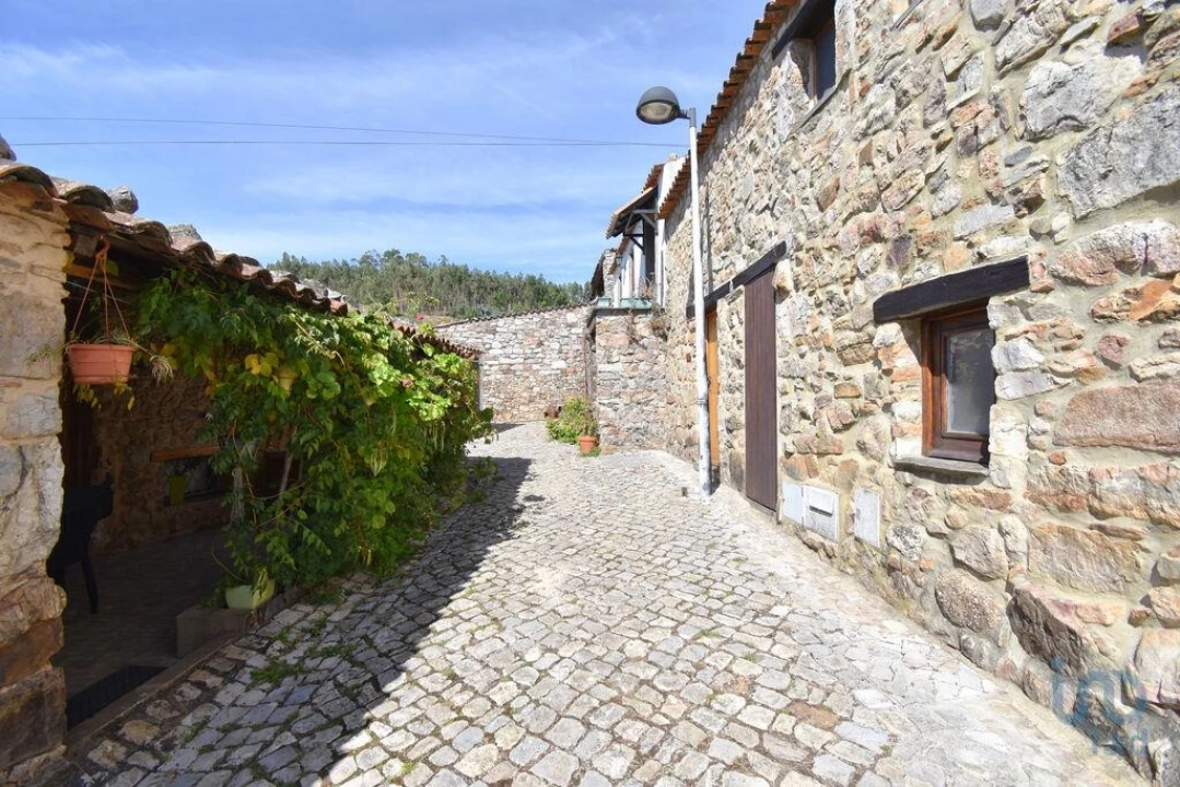 Moradia T2 para Venda em Cumeeira Foto 2