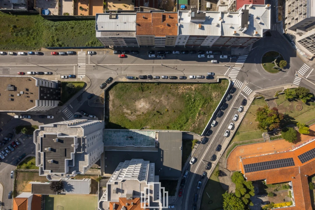 Terreno para Venda em São João da Madeira Foto 2