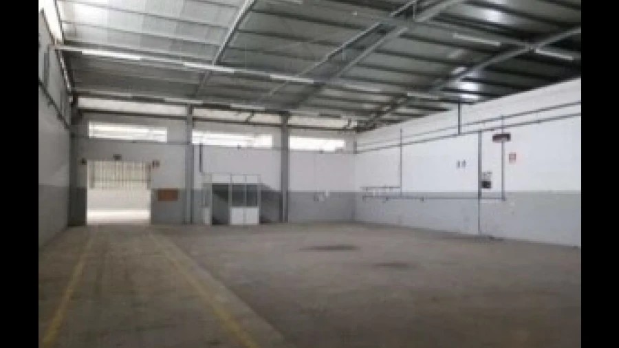 Armazém para Venda em Muge