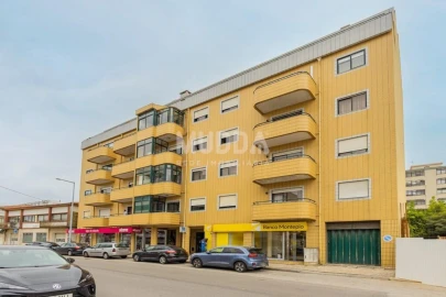 Apartamento T3 para Venda em O. Azeméis, Riba-Ul, Ul, Macinhata Seixa, Madail