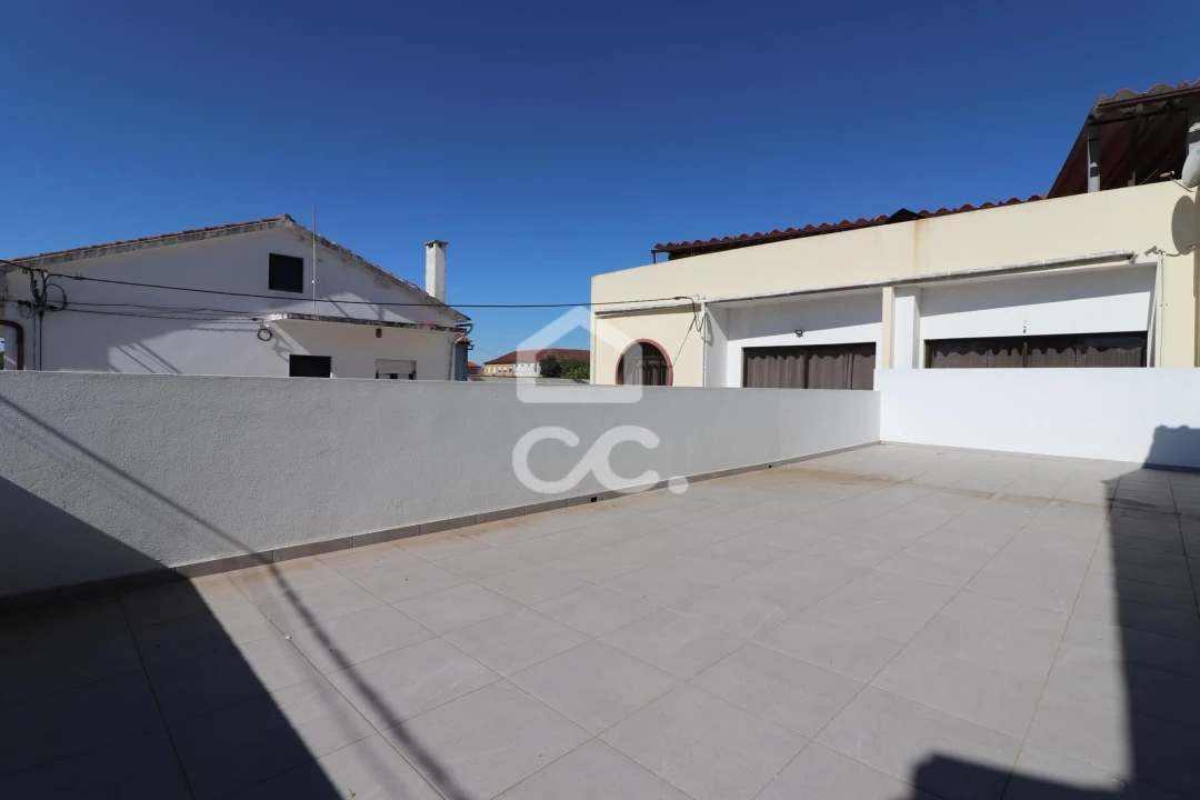 Apartamento T2 para Arrendamento em Avelar Foto 11