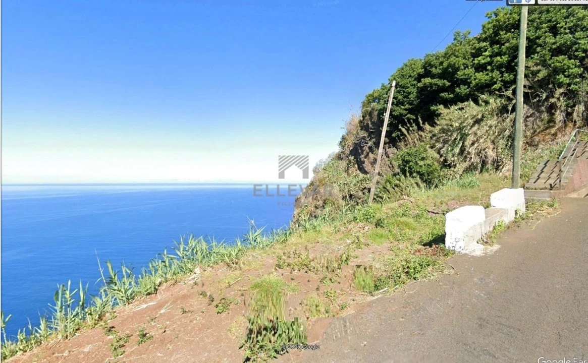 Terreno para Venda em Canhas Foto 1