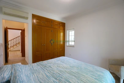 Moradia T5 para Venda em Quarteira