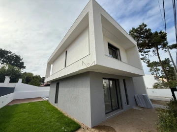 Moradia T4 para Venda em Charneca de Caparica e Sobreda