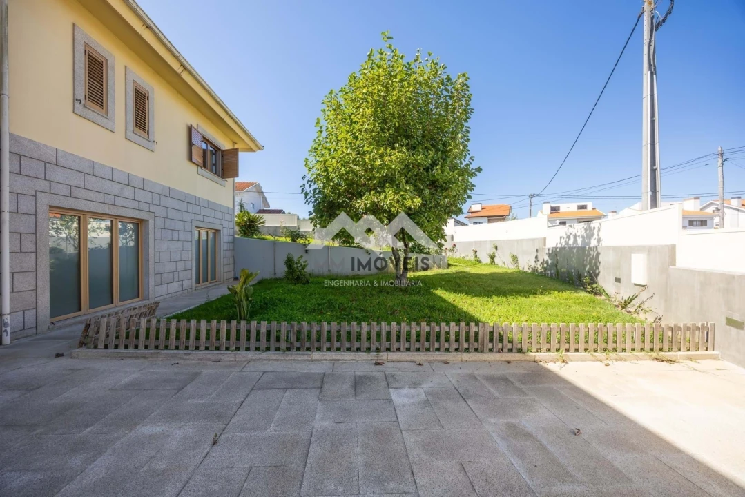 Moradia T5 para Venda em Grijo Foto 34