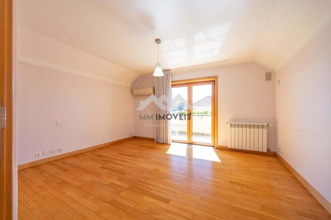 Moradia T5 para Venda em Grijo Foto 7