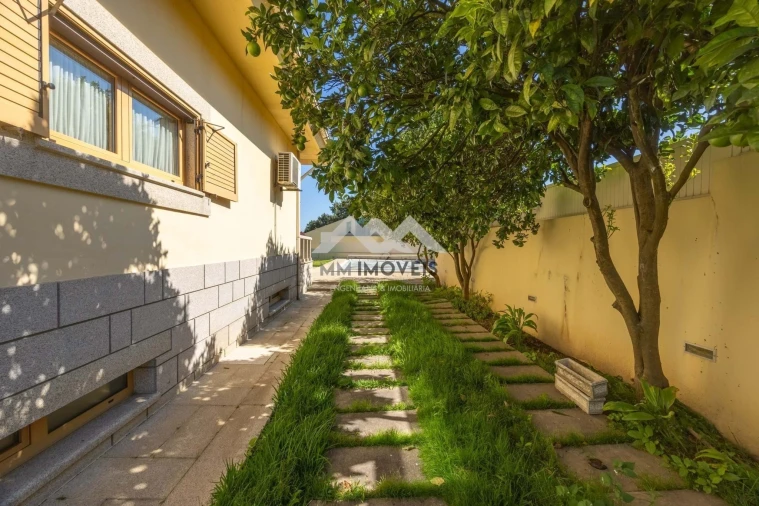 Moradia T5 para Venda em Grijo Foto 62