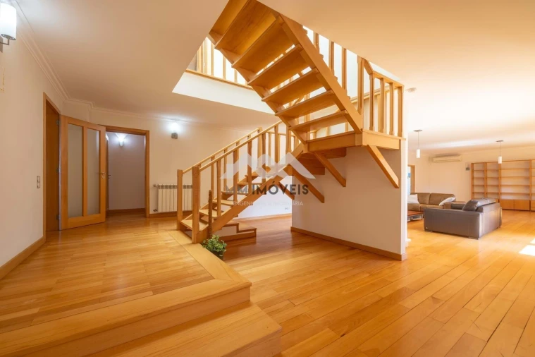 Moradia T5 para Venda em Grijo Foto 4