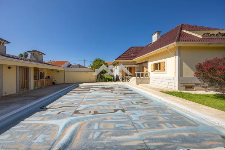 Moradia T5 para Venda em Grijo Foto 71