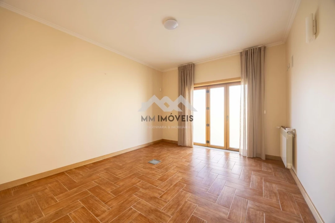 Moradia T5 para Venda em Grijo Foto 68