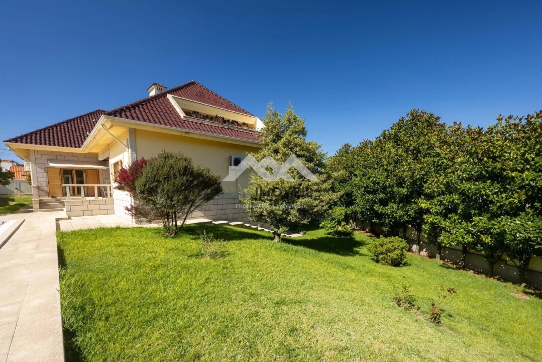 Moradia T5 para Venda em Grijo Foto 57