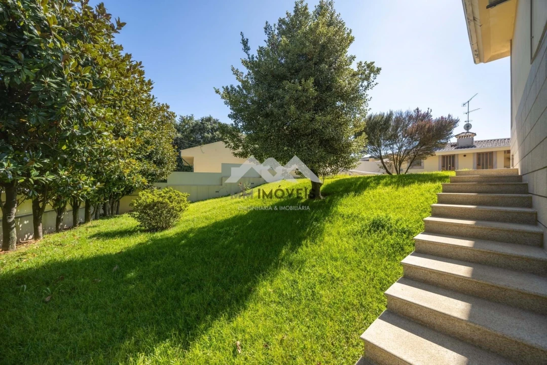 Moradia T5 para Venda em Grijo Foto 65