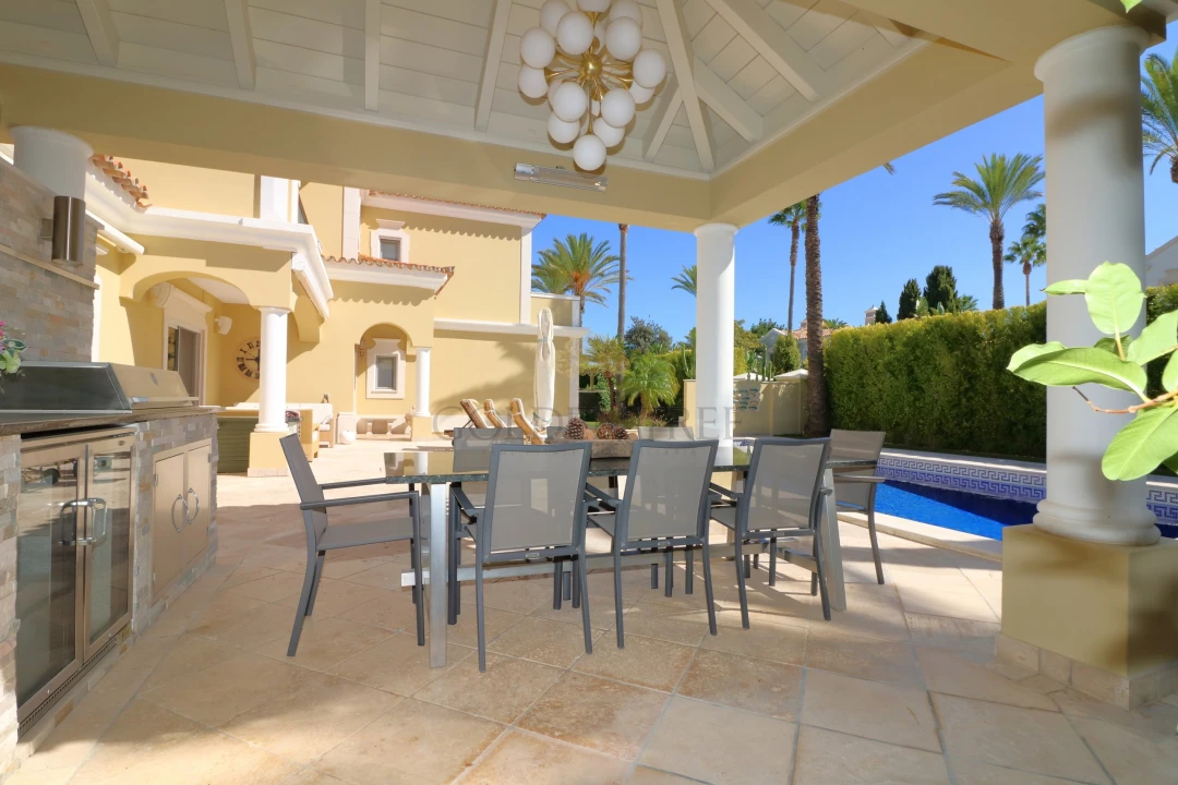 Moradia T4 para Venda em Almancil Foto 2