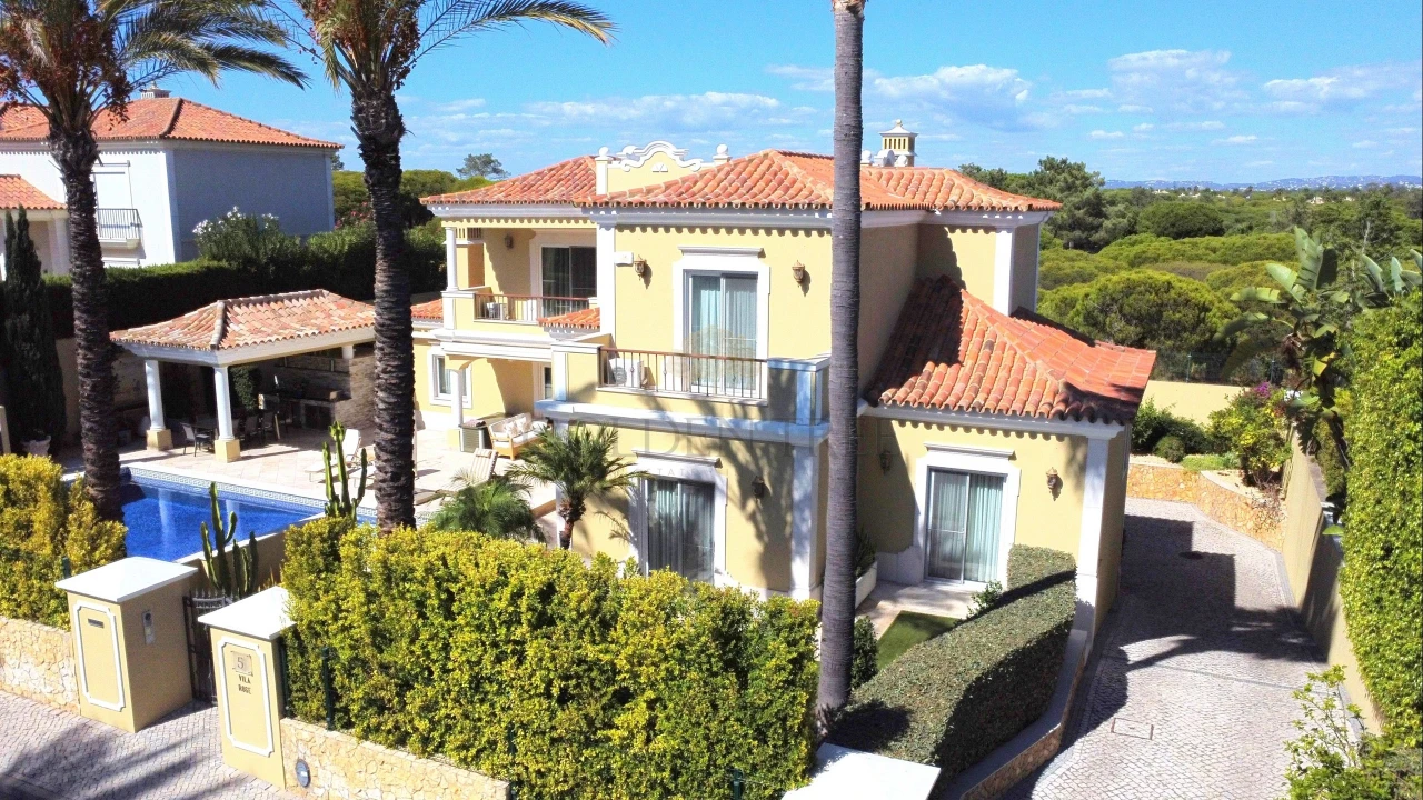 Moradia T4 para Venda em Almancil Foto 5