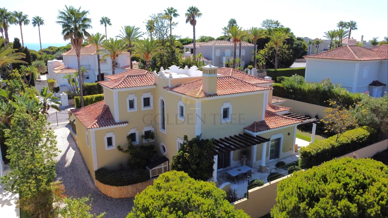 Moradia T4 para Venda em Almancil Foto 44