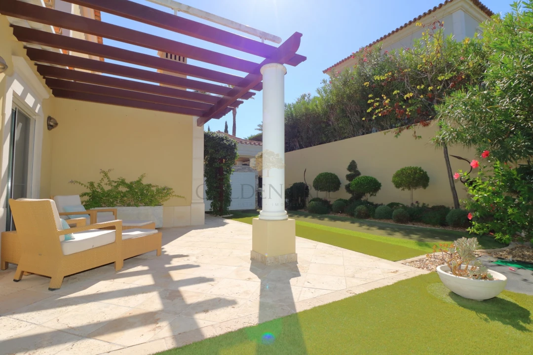 Moradia T4 para Venda em Almancil Foto 11