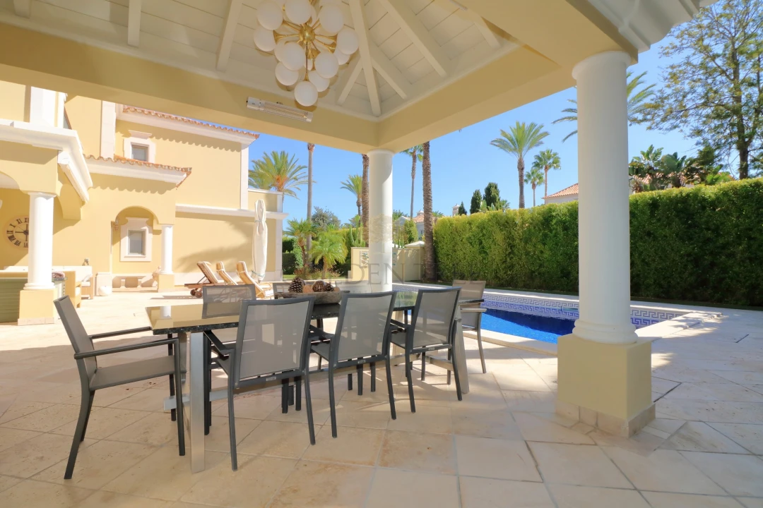 Moradia T4 para Venda em Almancil Foto 38