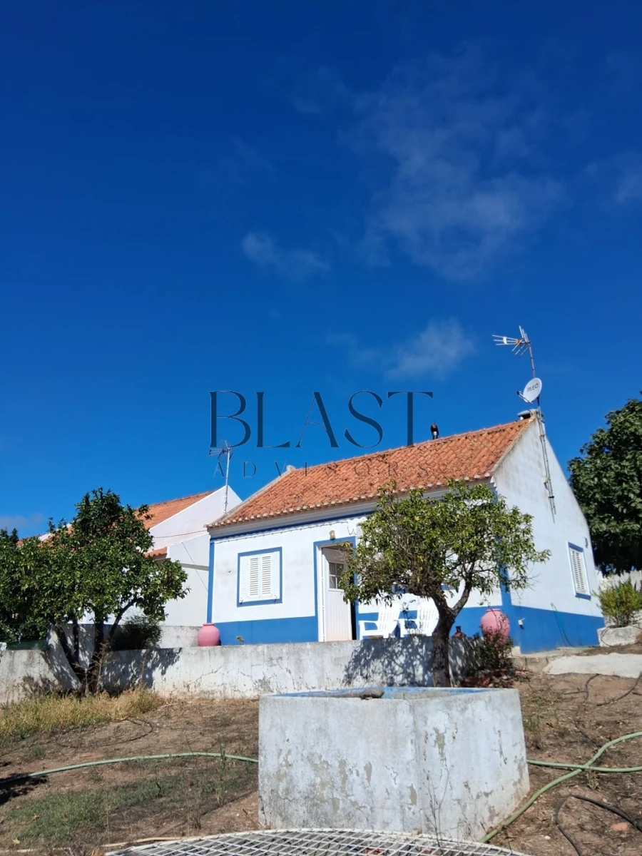 Moradia T2 para Venda em Abela Foto 2