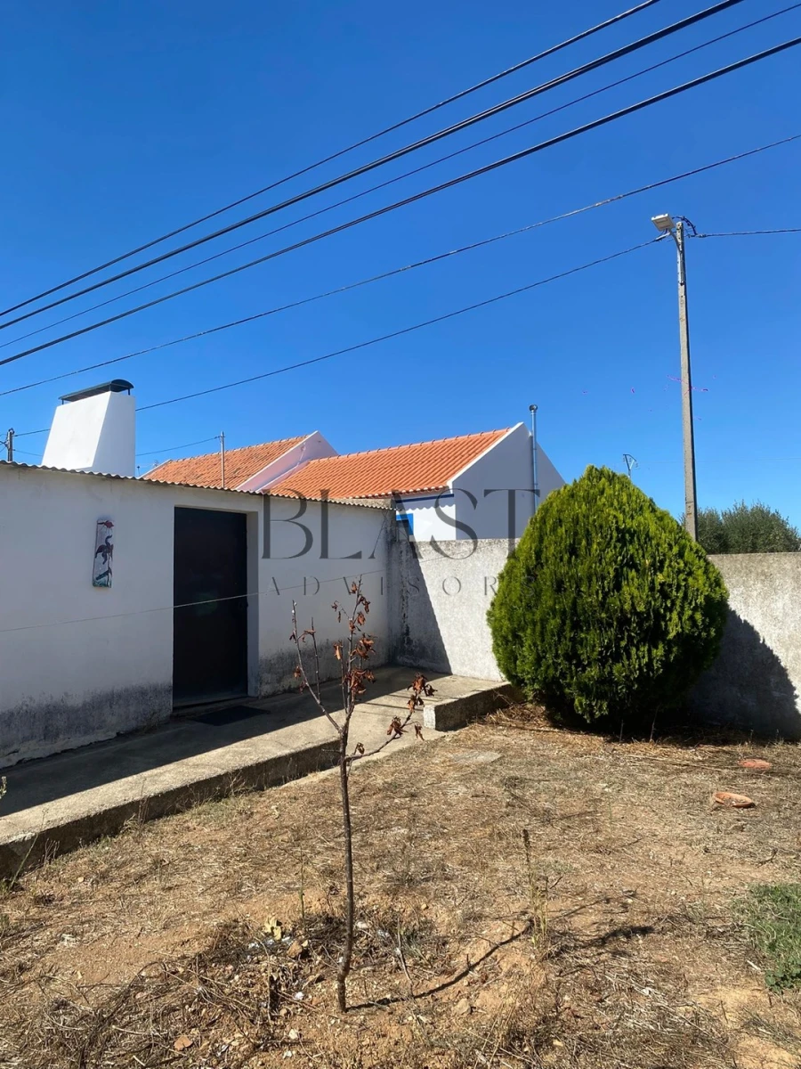 Moradia T2 para Venda em Abela Foto 21