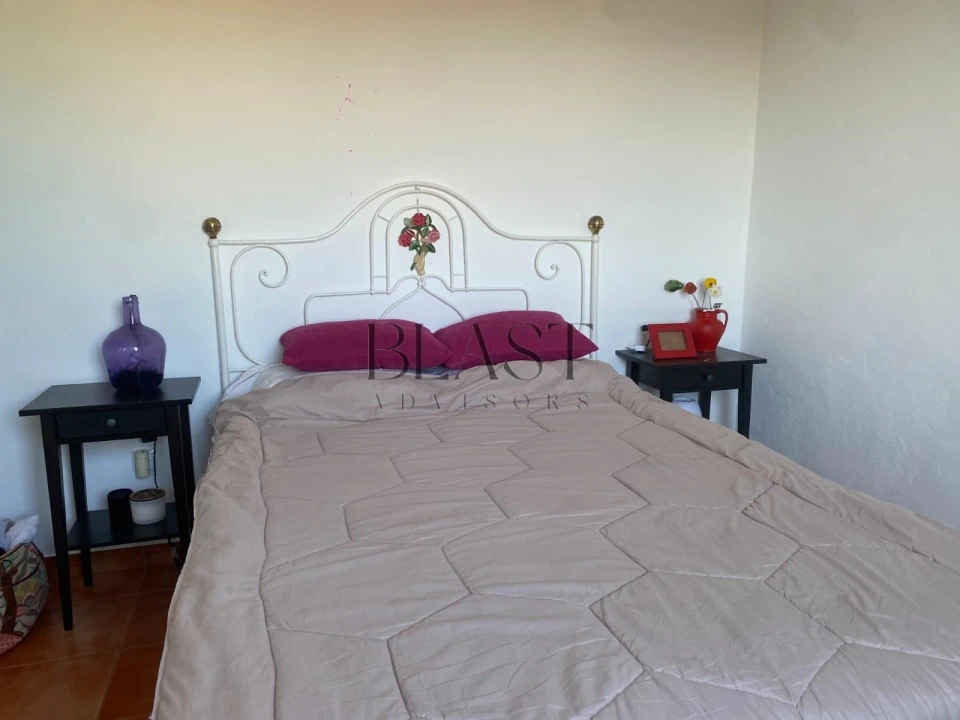 Moradia T2 para Venda em Abela Foto 9