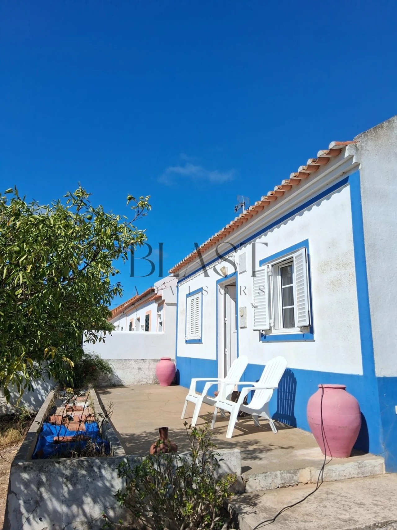 Moradia T2 para Venda em Abela Foto 1