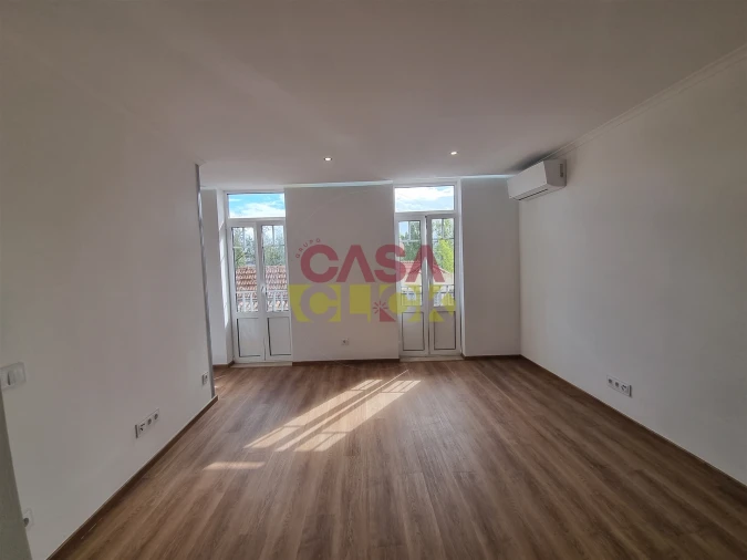 Apartamento T2 para Arrendamento em Torres Novas (Santa Maria, Salvador e Santiago) Foto 79