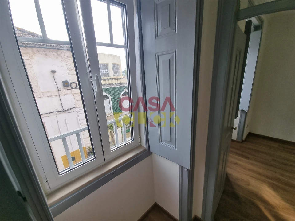 Apartamento T2 para Arrendamento em Torres Novas (Santa Maria, Salvador e Santiago) Foto 46