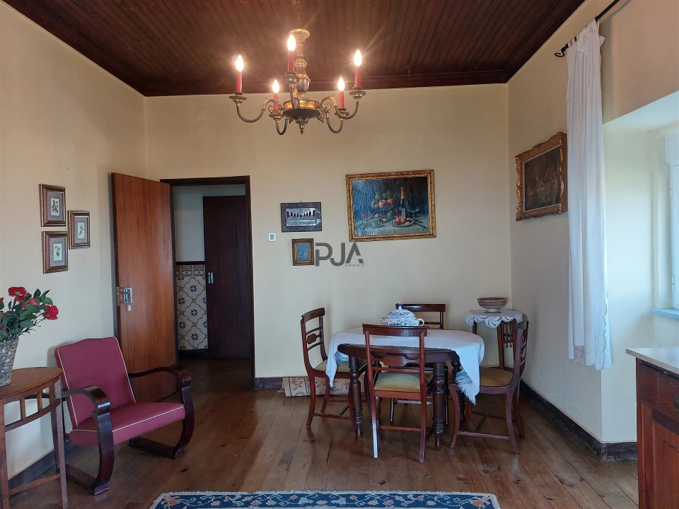 Moradia T4 para Venda em Infias Foto 9