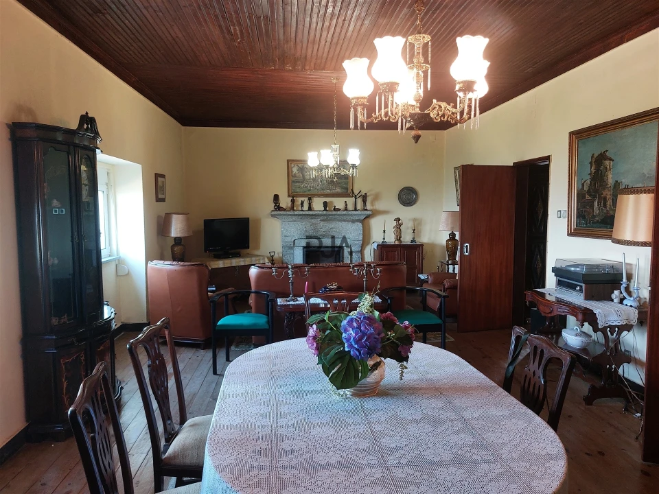 Moradia T4 para Venda em Infias Foto 12